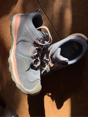 Keen Girl’s Blue hiking Sneakers size 5